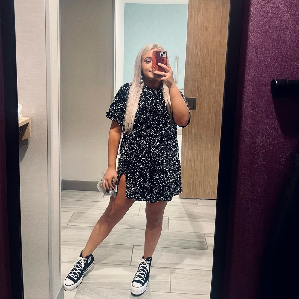 Selling this super cute black sequins dress from showpo! Size 8